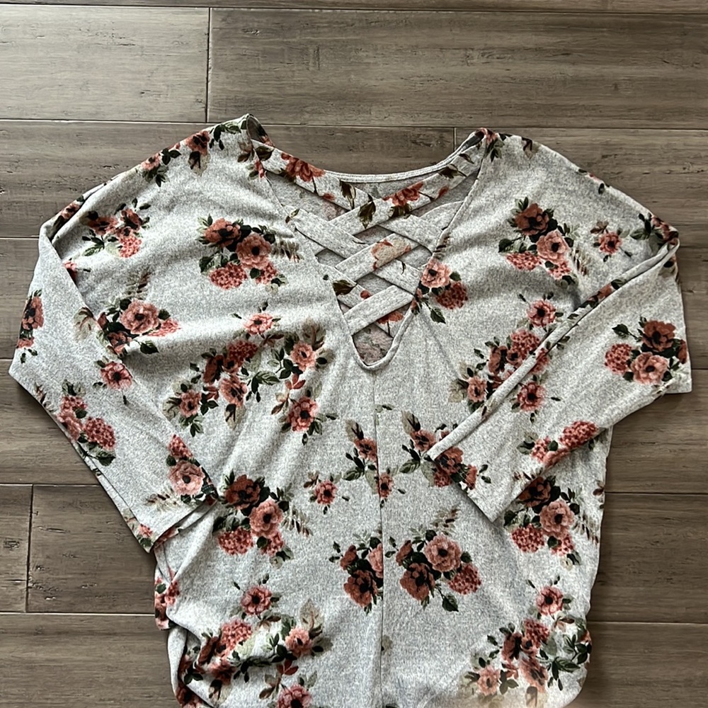 Floral Top - Picture 2 of 3